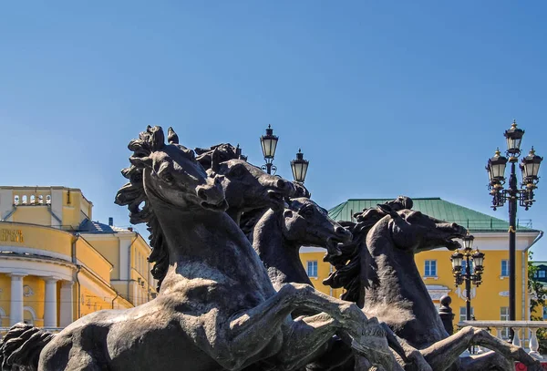 Чотири Скульптури Чорних Коней Освітлений Сонцем Manezh Площі Москві Росія — стокове фото