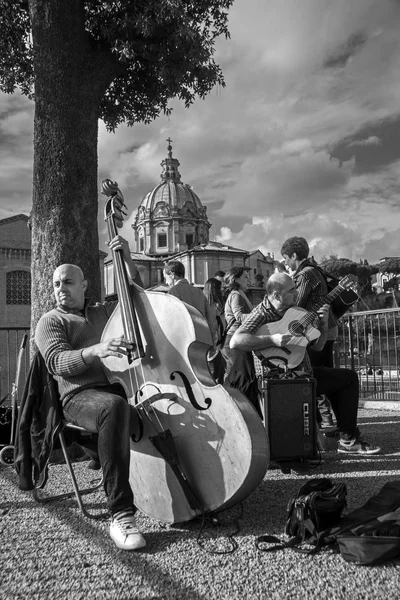Rome Italië November 2016 Street Muzikanten Spelen Dei Fori Imperiali — Stockfoto