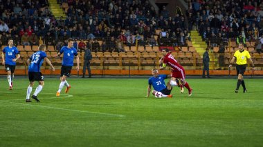 Yerevan (Vazgen Sarkisyan sonra Hanrapetakan Stadyumu), Ermenistan - 24 Mart 2018: futbol, Ermenistan (kırmızı) Rakip Estonya, 0 - 0, dostluk uluslararası maçları. Henrikh Mkhitaryan bir çarpışma olduğunu