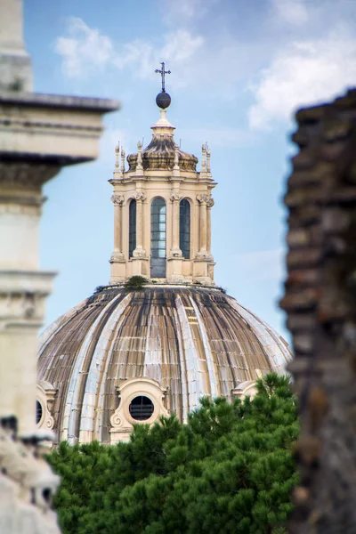 Dôme Eglise Catholique Chiesa Nome Mara Travers Les Éléments Flous — Photo