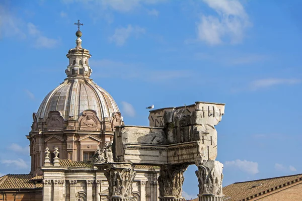 Cúpula Igreja Santi Luca Martina Ruínas Templo Vespasiano Tito Fórum — Fotografia de Stock