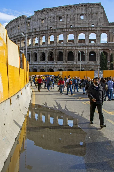 Roma Italia Noviembre 2016 Coliseo Coliseo Con Reflexión Charco Principal — Foto de Stock