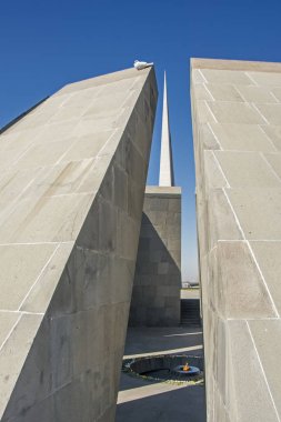 Beyaz Güvercin Ermeni Soykırımı, Erivan, Ermenistan Tsitsernakaberd Anıt anıt üzerinde oturur