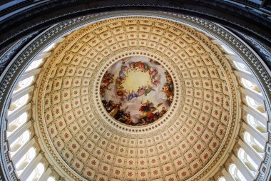 Washington, Dc, Amerika Birleşik Devletleri - 04 Ağustos 2012: iç Washington capitol hill kubbe Rotunda. Kubbe güzel fresklerle düşük açılı görünümü