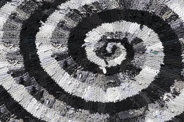 Spiral Handgjord Matta Närbild Bakgrund Stickad Textil Matta Mönster Makro — Stockfoto