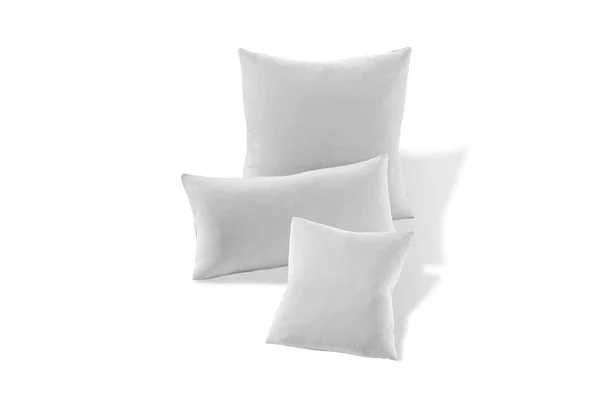 三白色软枕头在白色背景下被隔绝 — 图库照片