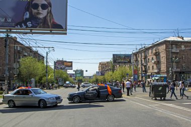 Erivan, Ermenistan - 02 Mayıs 2018: Nikol Pashinian tarafından düzenlenen barışçı hükümet karşıtı protestolar iktidardaki Cumhuriyetçi parti (Hhk) karşı. Göstericiler şehrin sokaklarında bloke