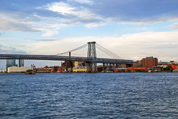 Nueva York Agosto 2012 Puente Williamsburg Con Brooklyn Segundo Plano — Foto de Stock