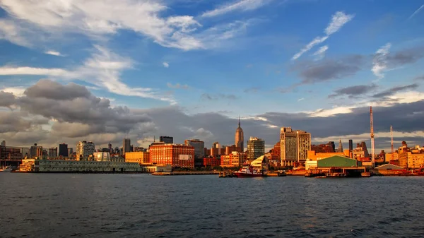 Manhattan Skyline Sobre Río Hudson Atardecer Nueva York Estados Unidos —  Fotos de Stock