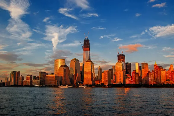 Centrum Skyline Van Manhattan Met Stedelijke Wolkenkrabbers Rivier Verlicht Door — Stockfoto