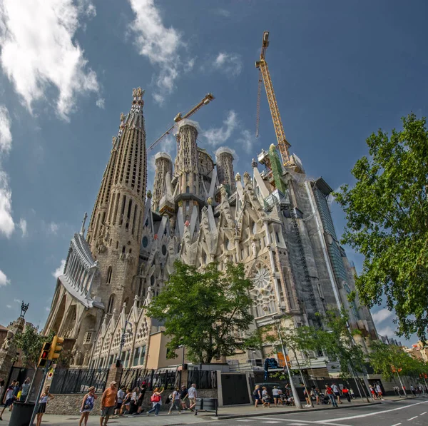 Barcelona España Julio 2019 Vista Ángulo Bajo Inacabada Basílica Sagrada — Foto de Stock