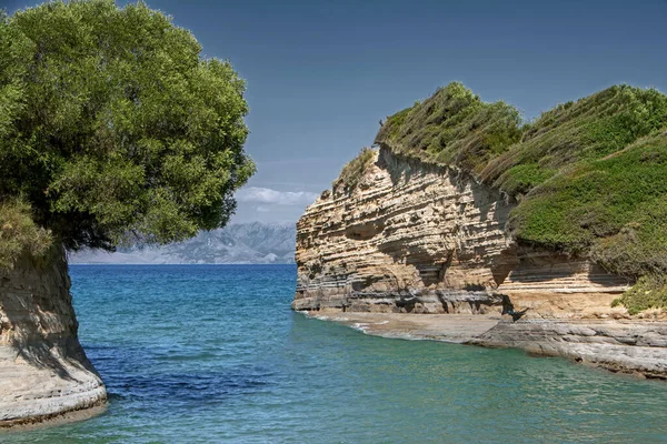 Hermosa Laguna Agua Turquesa Plantas Verdes Cielo Azul Paisaje Marino —  Fotos de Stock