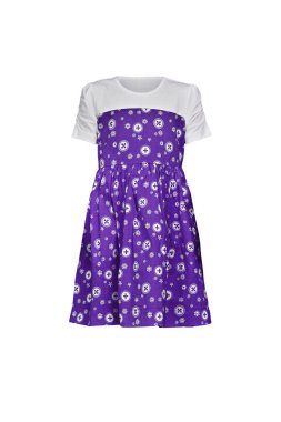 Küçük kız beyaz ve mor elbise. Beyaz arka planda izole edilmiş küçük kız için pamuklu bir elbise. Çocukların kızı desenli elbise.