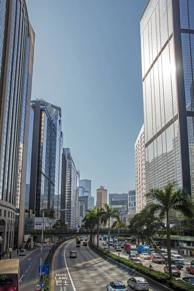 Hong Kong China Februari 2014 Verticaal Uitzicht Wolkenkrabbers Verlicht Door — Stockfoto