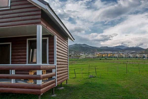 Vista Prospectiva Para Casa Madeira Inacabada Rural Nas Montanhas Sob — Fotografia de Stock