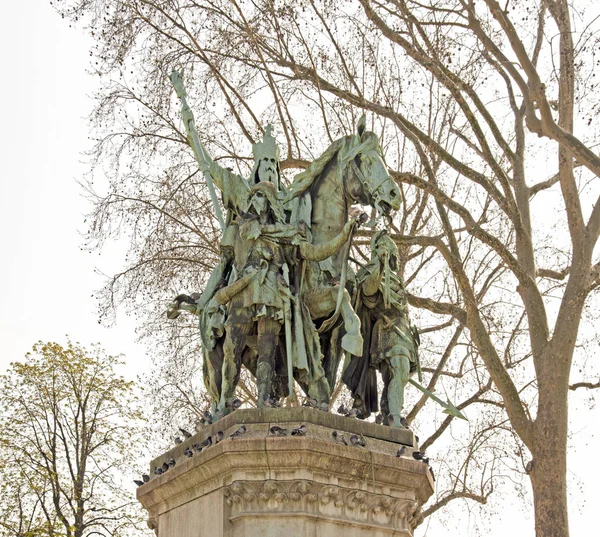Posąg Karola Wielkiego i jego panów (Paryż, Francja) — Zdjęcie stockowe