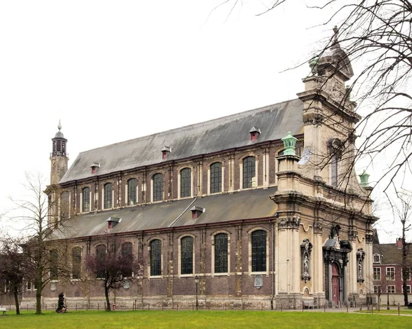 De kerk van het klein Begijnhof Notre-Dame ter Hoyen (Gent België). — Stockfoto