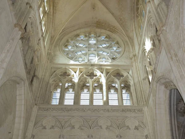 Wnętrze z opactwa Kościół St Germain w Auxerre (Burgundia, Francja) — Zdjęcie stockowe