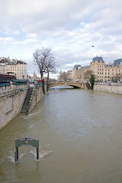 パリのポスター Merci ヴォートル ヴィジット あなた来てくれてありがとう 足水の洪水 セーヌ川 フランス の洪水 2018 — ストック写真