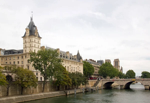 Quai Des Orfevres Pont Neuf和Notre Dame 法国巴黎 — 图库照片
