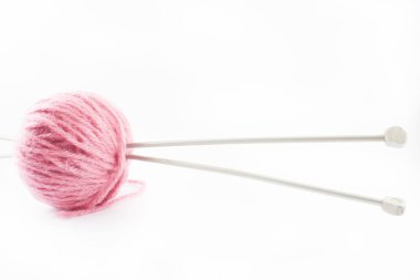 Top, yün ve iğneler.