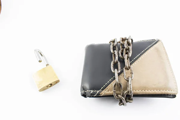 M-cüzdan, asma kilit ve zincir.