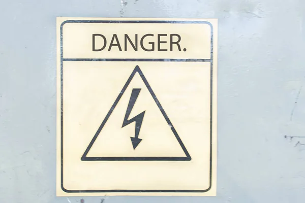 Αφίσα κίνδυνος ηλεκτρικού ρεύματος. — Φωτογραφία Αρχείου