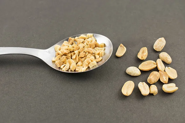 Kaşık ve fıstık.