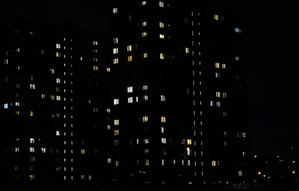 Flashing light in the window of a multi-storey building made of glass and steel lighting closeup view. In the dark — ストック写真