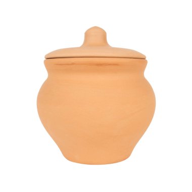 Beyaz arka plan üzerinde izole kapak ile pot tutan kahverengi kil el.