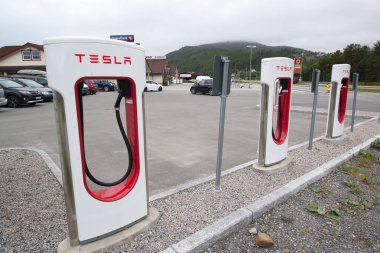 Tesla supercharger birimi