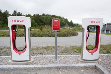 Tesla supercharger birimi
