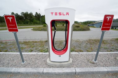 Tesla supercharger birimi