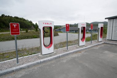Tesla supercharger birimi