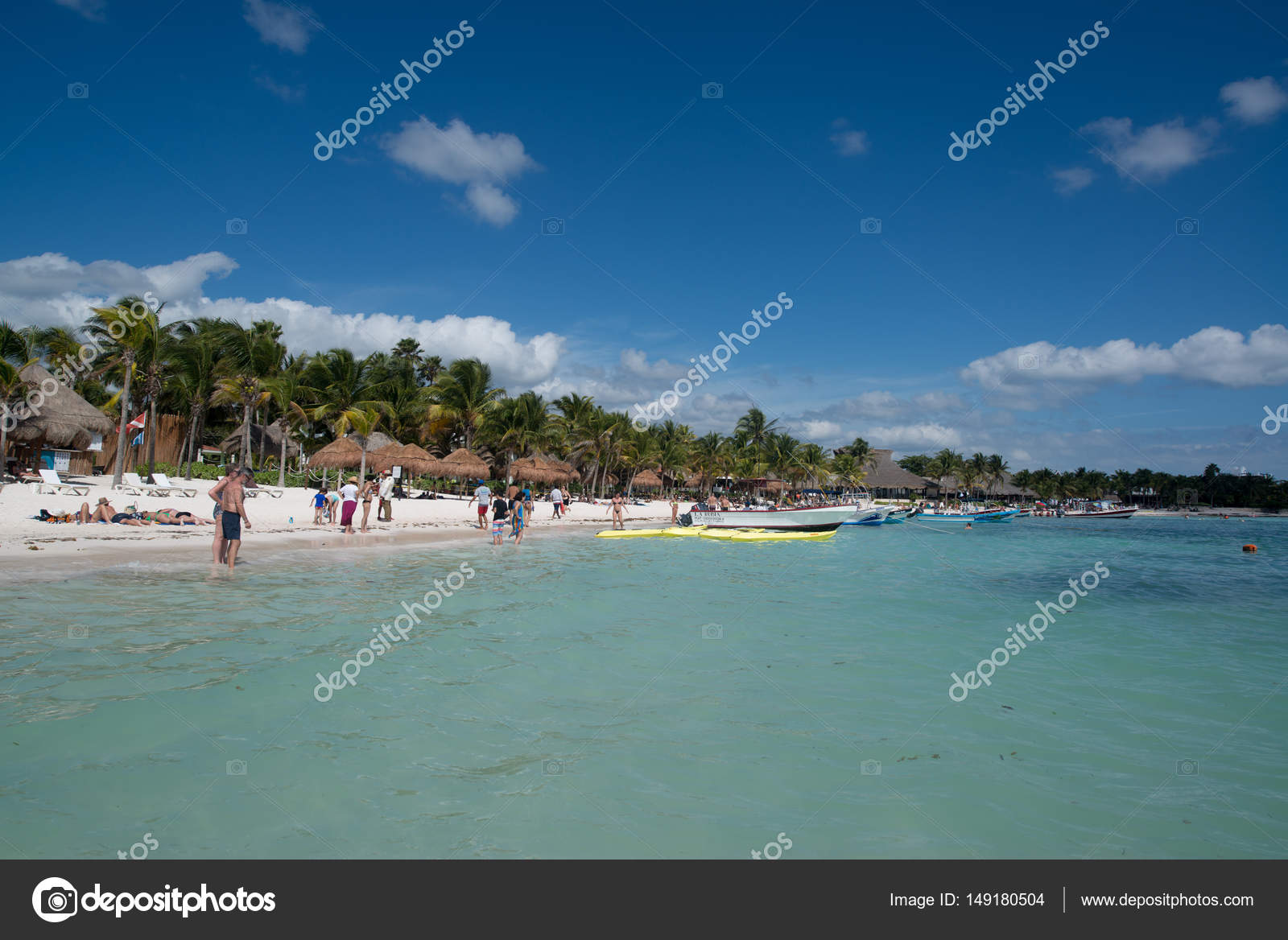 Akumal sand beach, Mexico Stock Editorial Photo © Pe3check 149180504