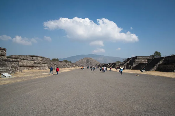 Piramide van de maan in teotihuacan — Stockfoto