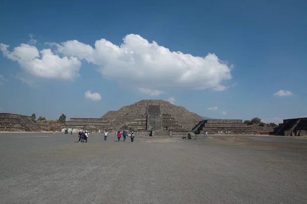 Piramit teotihuacan ayın — Stok fotoğraf