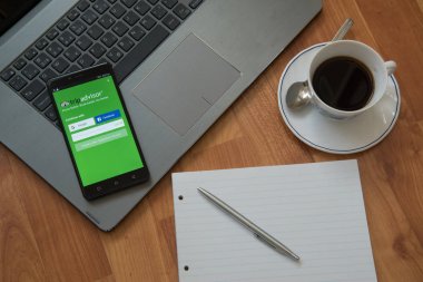 Bir cep telefonu ekran uygulamada TripAdvisor