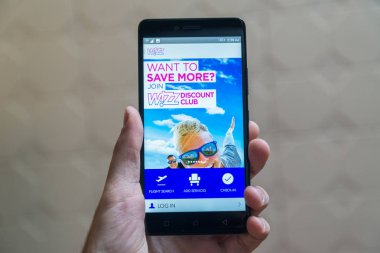Arası WizzAir uygulama logo smartphone cep telefonu ile