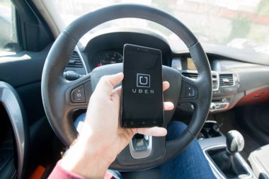 Uber uygulama smartphone cep telefonu ile