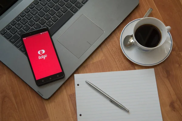 Application Letgo sur un écran de téléphone portable — Photo