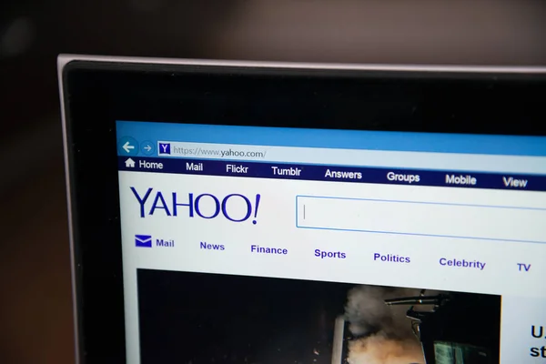 Αρχική σελίδα της Yahoo σε φορητό υπολογιστή — Φωτογραφία Αρχείου