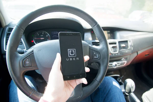 Uber applicatie op de smartphone — Stockfoto