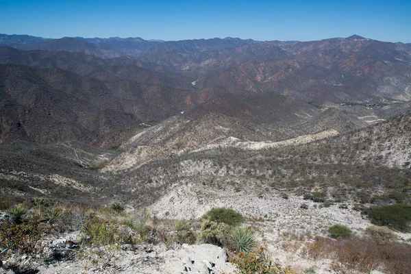 Vista de la montaña desde la carretera en Oaxaca, México —  Fotos de Stock