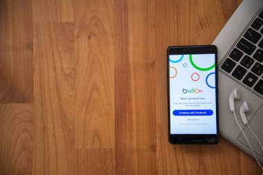 Badoo uygulama smartphone cep telefonu ile