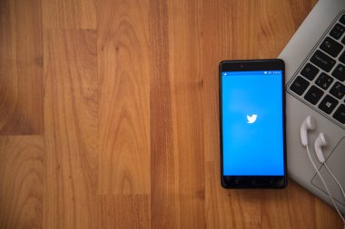 Twitter uygulama smartphone cep telefonu ile