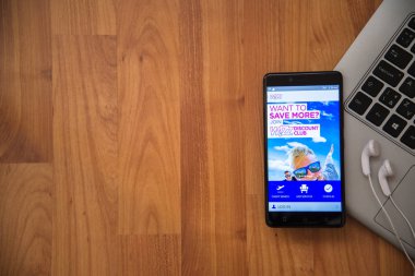 Smartphone cep telefonu ile arası WizzAir uygulama