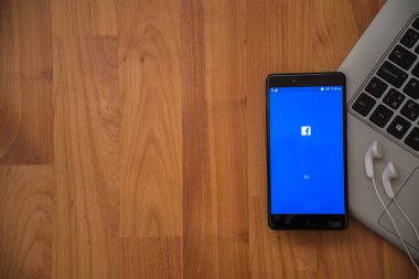 Smartphone cep telefonu ile Facebook Uygulama