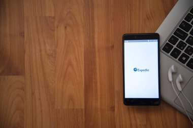 Expedia uygulama smartphone cep telefonu ile