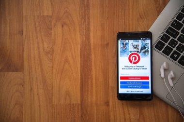 Smartphone cep telefonu ile Pinterest uygulama